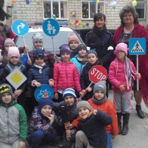 Angajații Inspectoratului Național de Patrulare în ospeție  la copiii de la Instituția de Educație Timpurie nr.30 ,,Clopoțel”