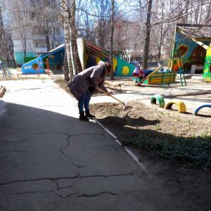 Campania municipală „Curățenia generală de primăvară” se desfășoară în IET nr. 30 cu mult entuziasm